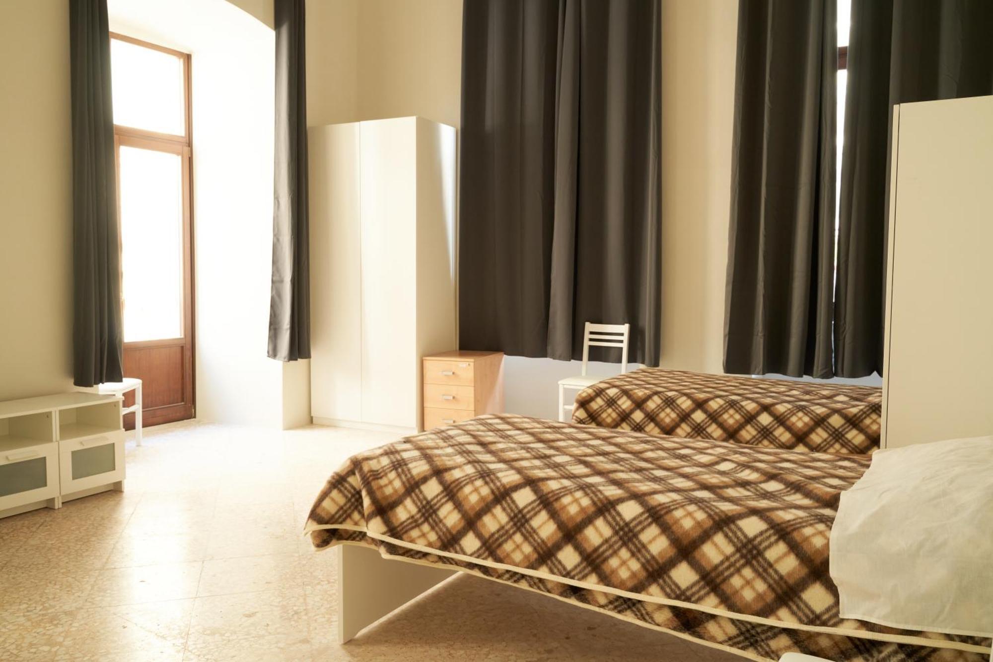 Hub Portanova Hostel Trani Exterior foto